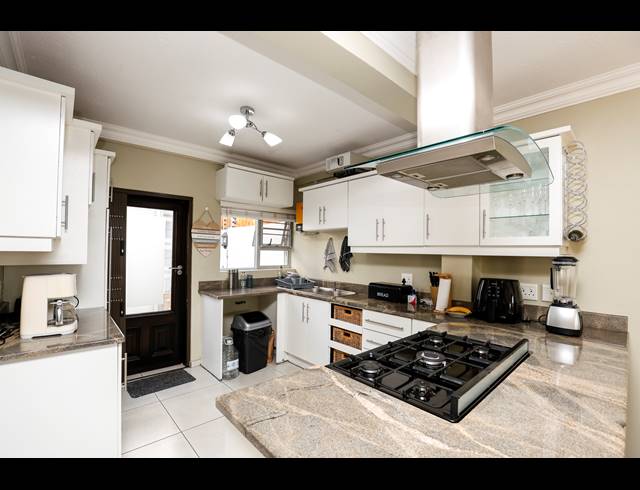 3 BEDROOM HOUSE FOR SALE IN SUNNINGDALE